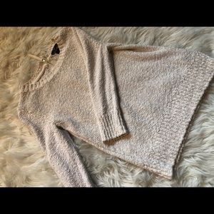 White 3/4 sleeve sweater